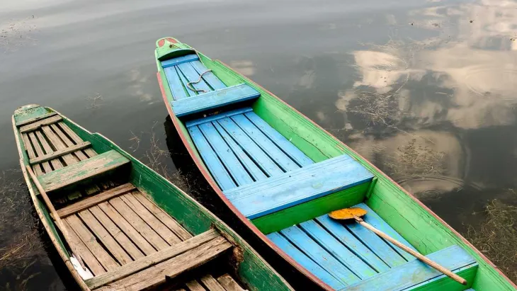 Kashmir Srinagar Tourism: Boat Rides And Shikara Serenades