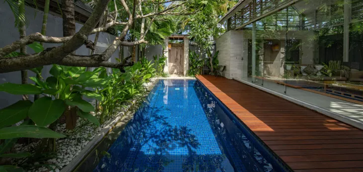 Commercial Pool Cleaning