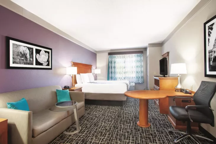 Best Room Booking in Pearl