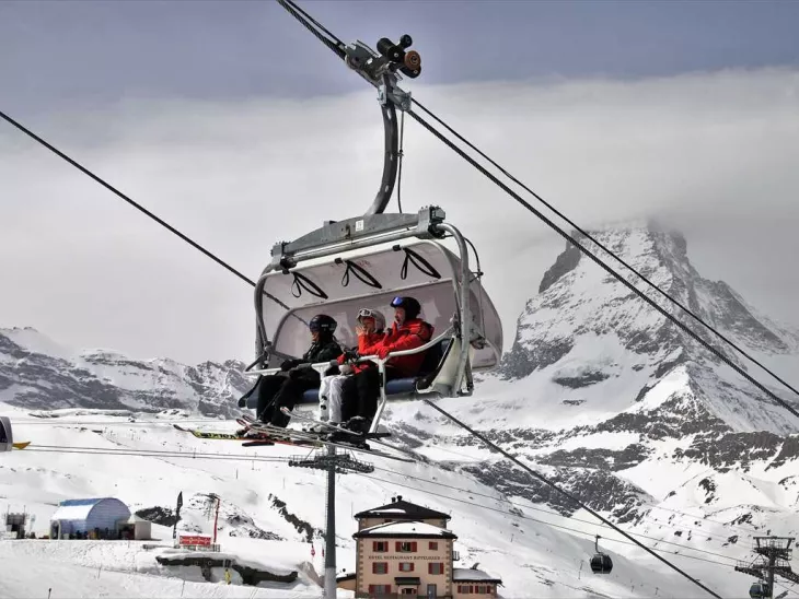 Top Hill Stations In Kashmir: Great Escape From The Summer Heat