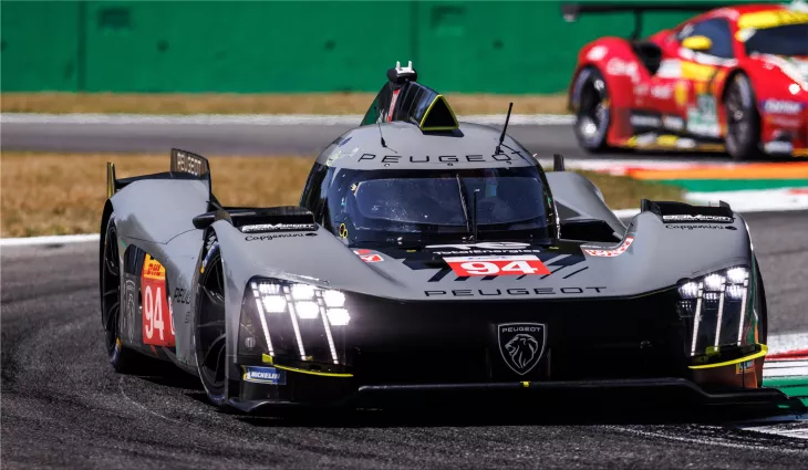 The PEUGEOT TotalEnergies team visits Japan.